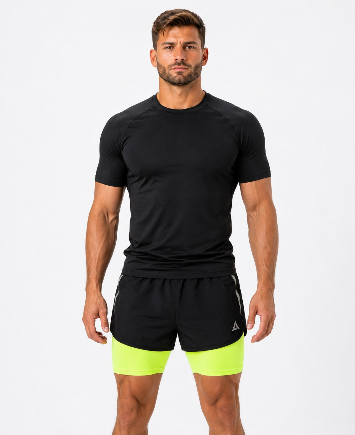 Los pantalones cortos funcionales de los hombres por línea Black-Neon
